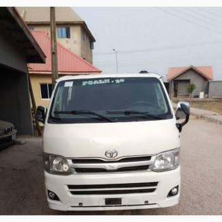 Toyota HiAce 2010 Yellow