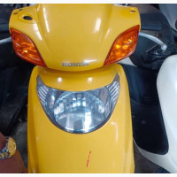 Honda 2010 Yellow