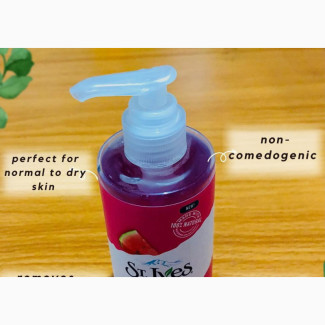 St Ives Hydrating Daily Facial Cleanser Watermelon