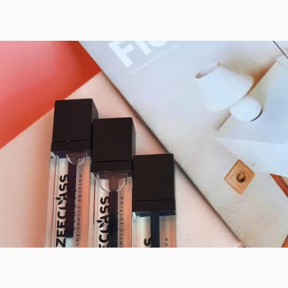 Momo Moisturising Lip Gloss