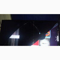 32 Samsung Smart TV with Broken Screen