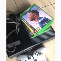 Xbox One With 6 Games And 2 Controllers