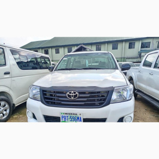 Toyota Hilux SR 4x4 2014 White - Excellent Condition - Used