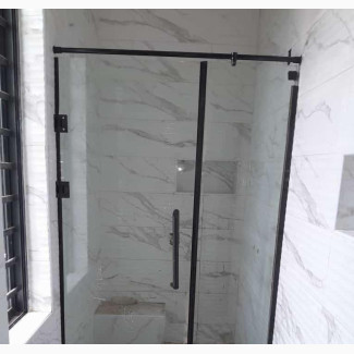 Plain Glass With Black Accessories Cubicle