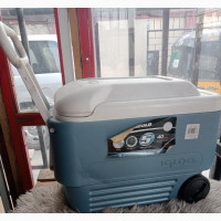 Igloo Maxcold Roller Cooler, Jet Carbon/Ice Blue/White, 40Q