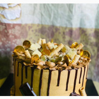 8 Inches Vanilla and Chocolate Cake for Men