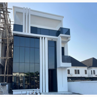 Contemporary 5bdrm Duplex in Chevron for Sale
