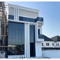 Contemporary 5bdrm Duplex in Chevron for Sale