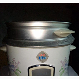 Akai Rice Cooker - Brand New, 1.8cm, White
