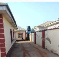 10bdrm Bungalow in Federal Housing, Lugbe District for sale