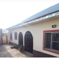 10bdrm Bungalow in Federal Housing, Lugbe District for sale