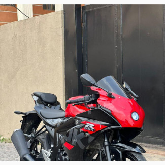 Suzuki GSX 2022 Red