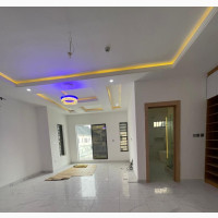 5bdrm Duplex in In An Estate In, Ikota for rent