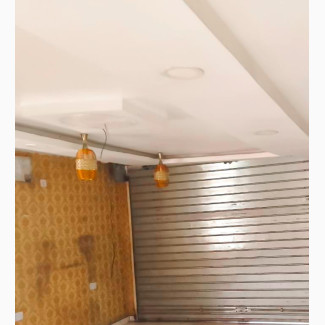 Big Shop Space in a Very Busy Easily Accessible Location