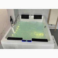 Double Executive Jacuzzi With Bluetooth, Speaker Lights
