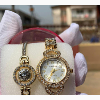 Stylish Wristwatch with Bracelet