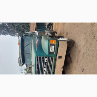 Mack Ch Head Green Ten Tyres With Camel Spring
