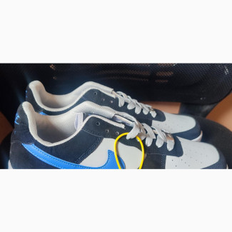 Stylish Black and White Nike Air Sneakers for Men