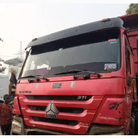 HOWO Truck - Perfect for Small Repairs, Ready to Shine Again