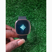 Fitbit Versa 4 - London Used - Smart Watches - Fitbit