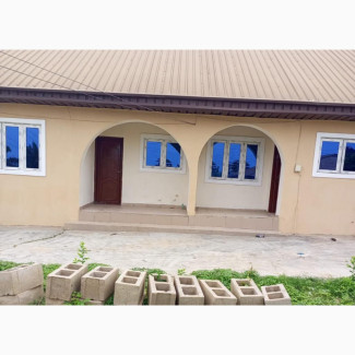 8bdrm Bungalow in Taiwo Kehinde, Akala Express for sale