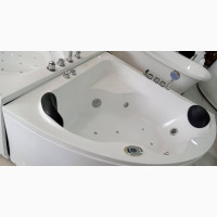 Jacuzzi Bath with Double Machine and Massaging Component