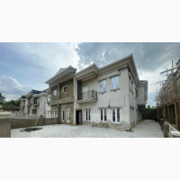 4bdrm Duplex in Jericho Gra for Sale