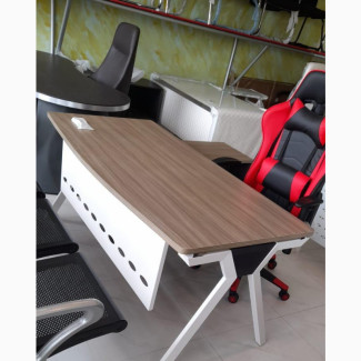 Quality Office Table With Metal Leg