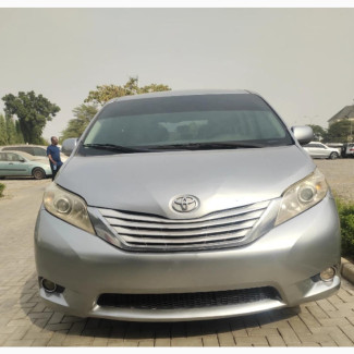 Toyota Sienna LE 7 Passenger 2011 Silver