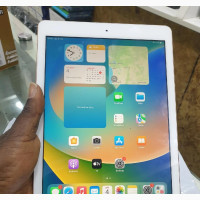 Apple iPad 9.7 32 GB - Clean and Neat UK Used