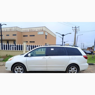 Toyota Sienna 2006 White