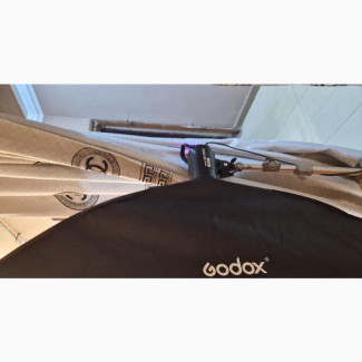 Godox SK300 Studio Light Kit with Softbox and Stand - Excellent Condition