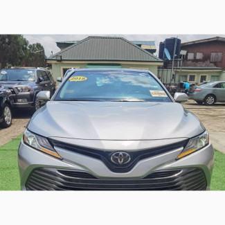 Toyota Camry XLE FWD (2.5L 4cyl 8AM) 2018 Silver