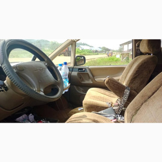 Toyota Granvia 2000 Green