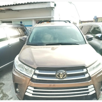 Toyota Highlander LE V6 2019 Brown
