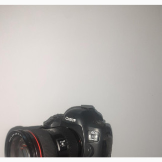 Canon EOS 5D Mark IV DSLR Camera W/24-70mm F2.8 Lens - Clean