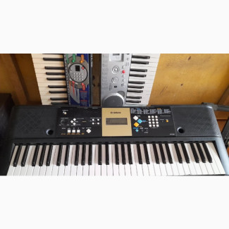 Yamaha YPT-220 Keyboard