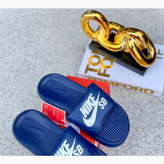 Nike SB Sneakers in Various Sizes and Colors