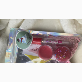 Lip Mask and Lip Brush Is Available