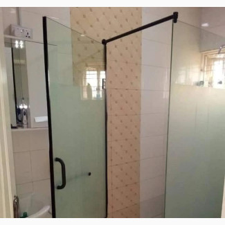 Hinge Door Shower Cubicle With Black Accessories