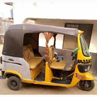 TVS King Cargo 2002 Yellow