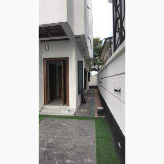 5bdrm Townhouse/Terrace in Springbay Estate, Lekki for sale
