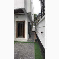 5bdrm Townhouse/Terrace in Springbay Estate, Lekki for sale