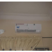 Almost New LG Inverter AC