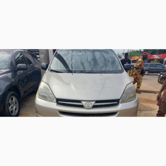 Toyota Sienna CE 2005 Gold