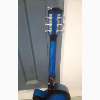 Medium Acoustic Guitar
