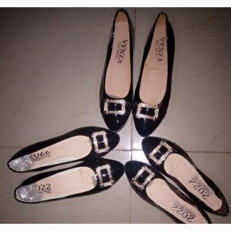 Different Designs of Shiny Black Flat Covershoes