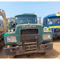 R-Model Mack Trailer Head