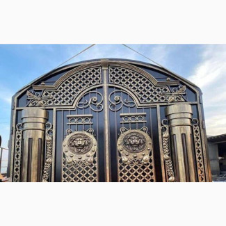 Gate Befitting a Luxury Home