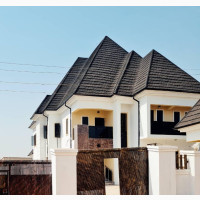 5bdrm Duplex in Okpanam Road, Oshimili North for Sale